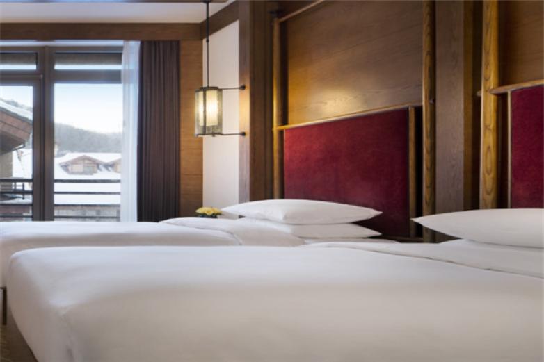 轻时代快睫酒店